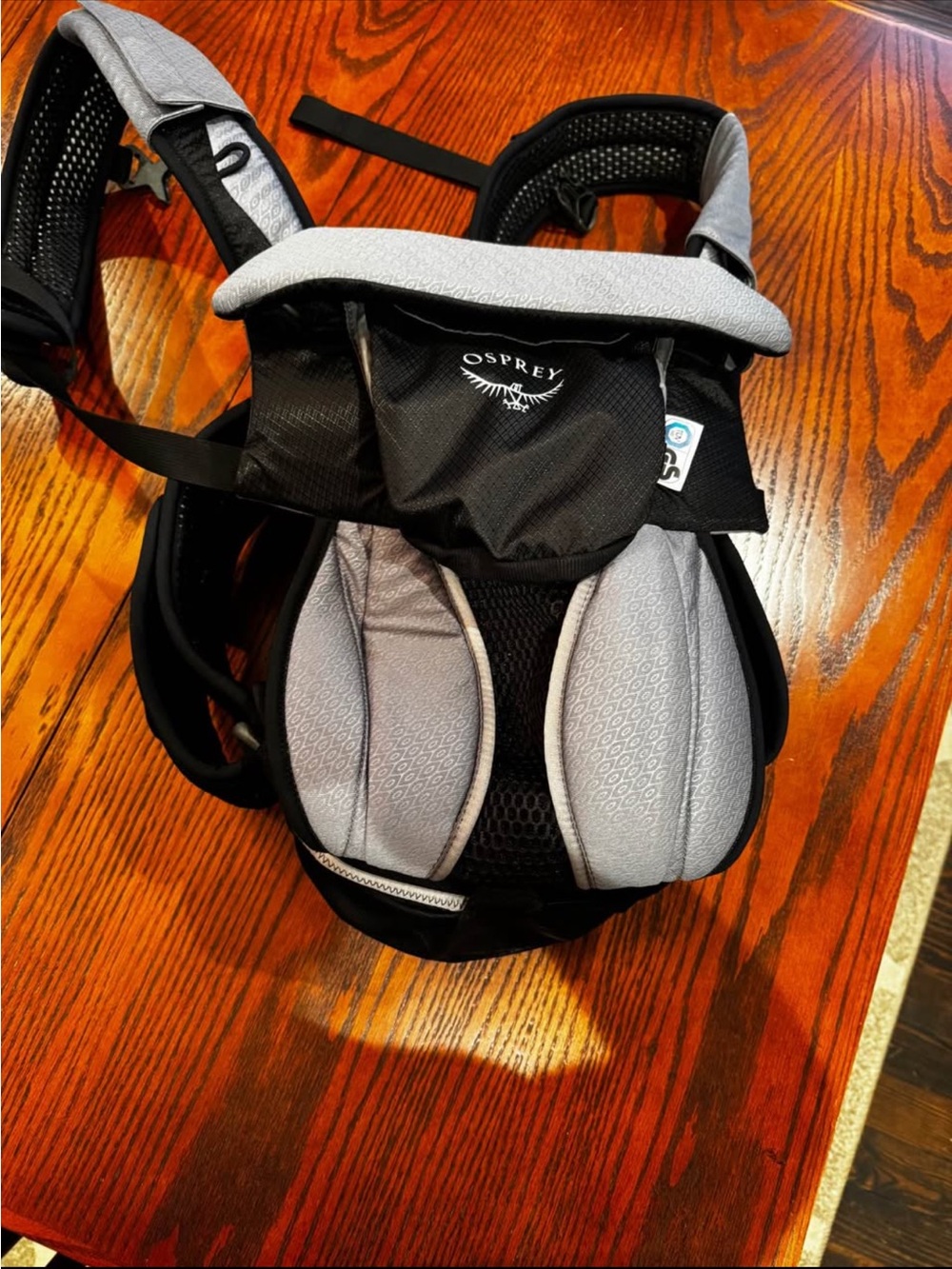 OSPREY Poco soft child Carrier in Light Gray and Black